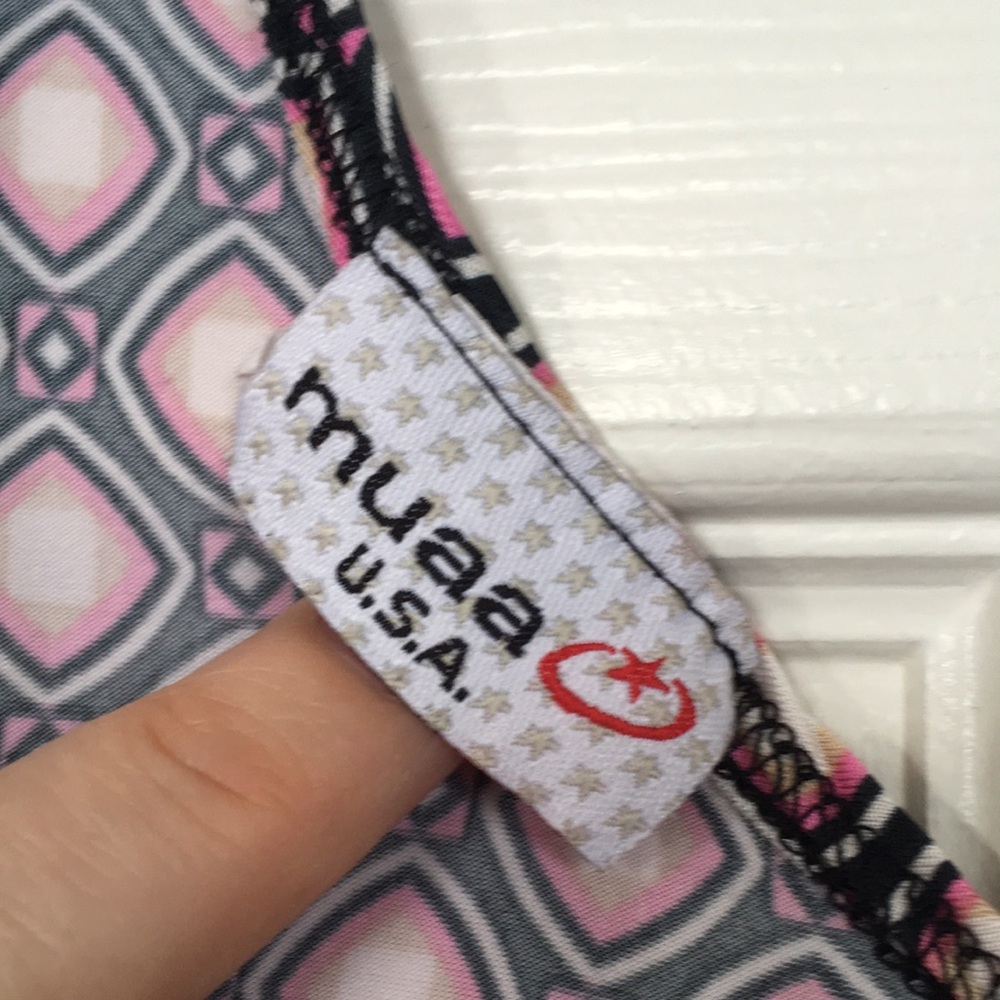 FINAL PRICE DROP EUC Tank Top - Picture 4 of 6